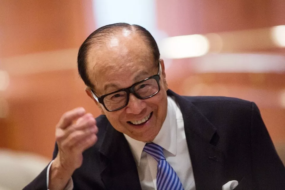 从买下半个英国，到如今大撤退：李嘉诚又先下车了