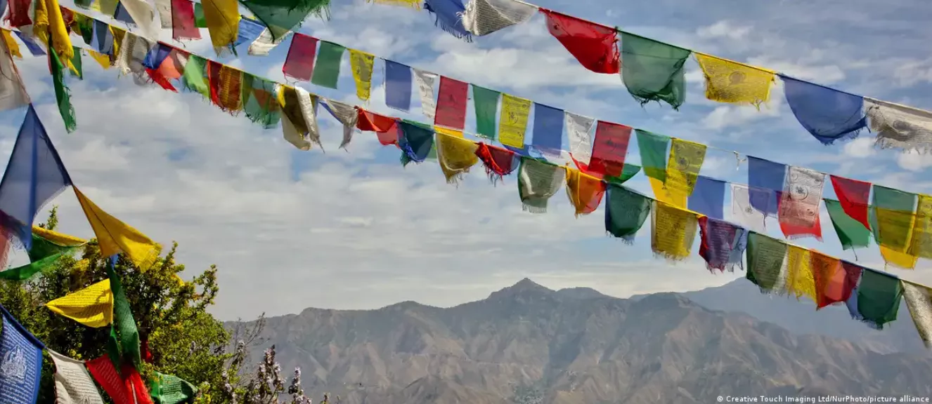 9万藏人，投票选流亡政府